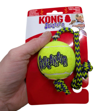 Kong Squeakair Bal Met Touw Geel / Blauw - Tennis bal, apporteerbal en piepspeeltje in een